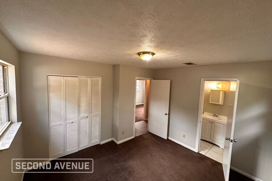 Building Photo - 2623 Tulsa Rd N