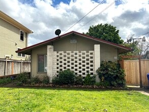 Building Photo - SFH 119 - Francis Duplex