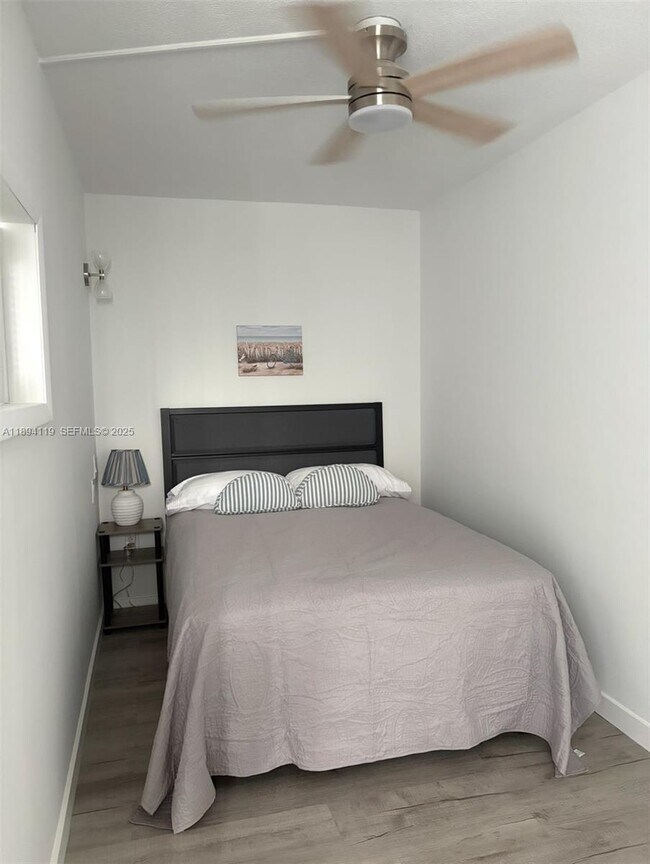 Building Photo - 1255 Collins Ave