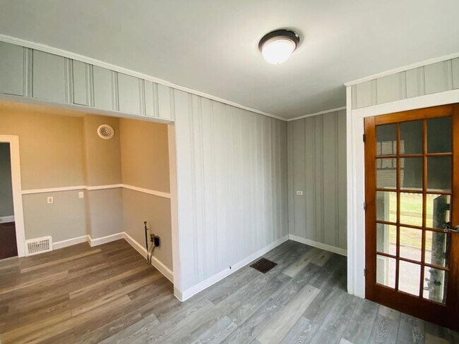 Building Photo - 6388 Seminole Trl