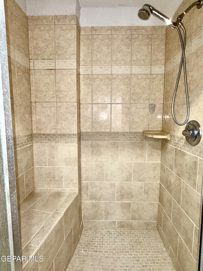 Building Photo - 611 New York Ave