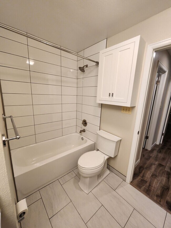 Building Photo - Updated 1BR Condo at the Edge of Boulder –...