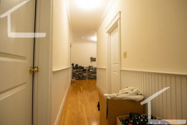 Building Photo - 27 Glenville Ave