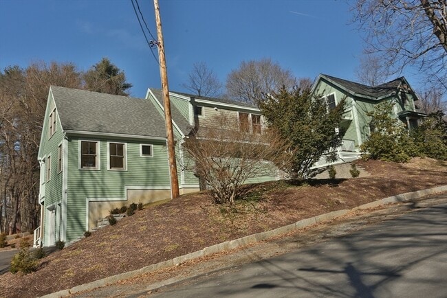 Building Photo - 12 Warren Ave