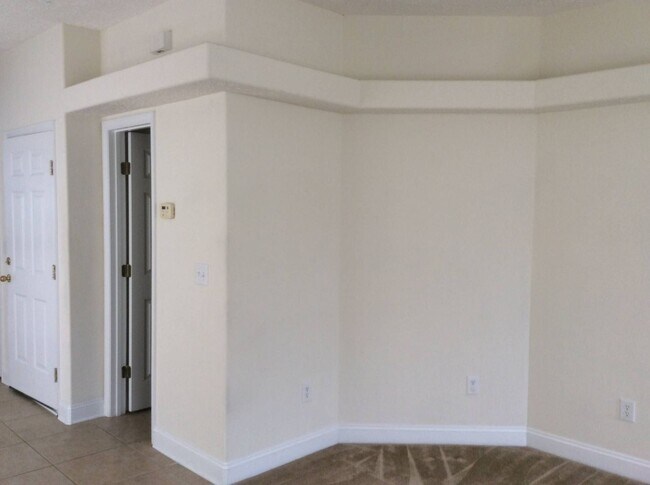 Building Photo - Beautiful Townhome in Tucker Creek