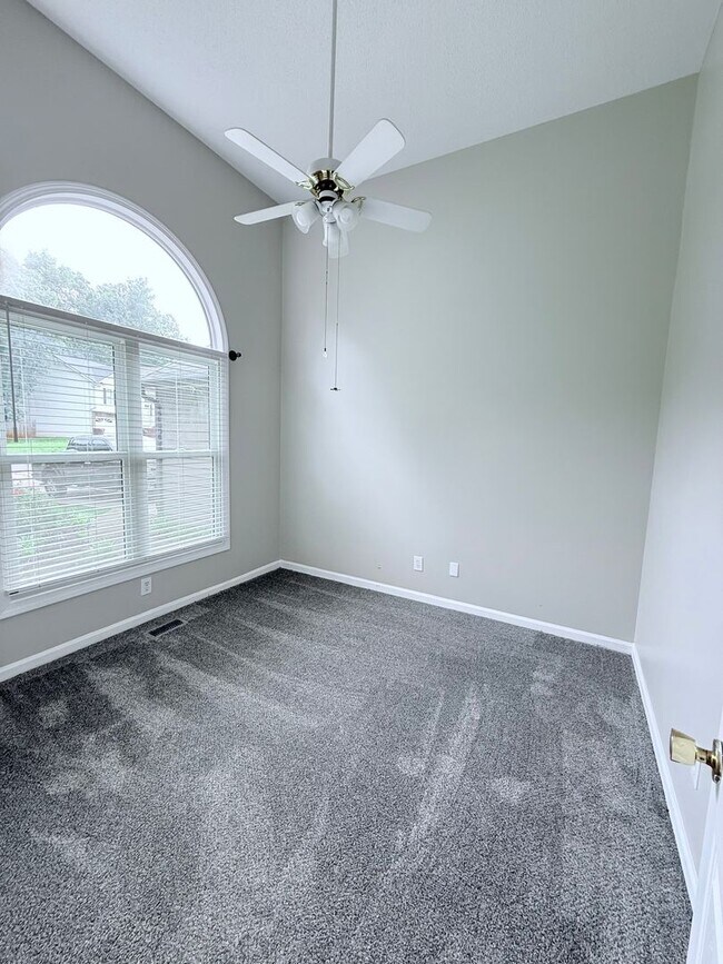 Building Photo - 31 White Oak Dr SE