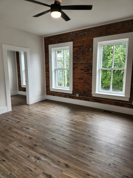 Building Photo - 615 Summer St