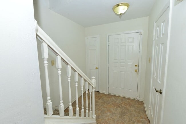 Building Photo - Nice townhouse in Little Neck!