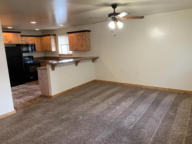 Primary Photo - 1037 Enterprise Dr