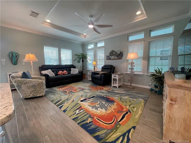 Building Photo - 118 NE Bay Dr