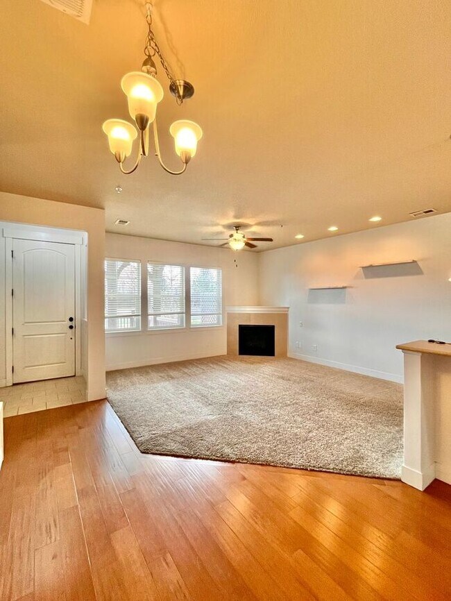 Building Photo - 3 Bedroom / 2.5 Bath Condo with 1 car attached garage in Fossil Lake Subdivision in Fort Collins, CO