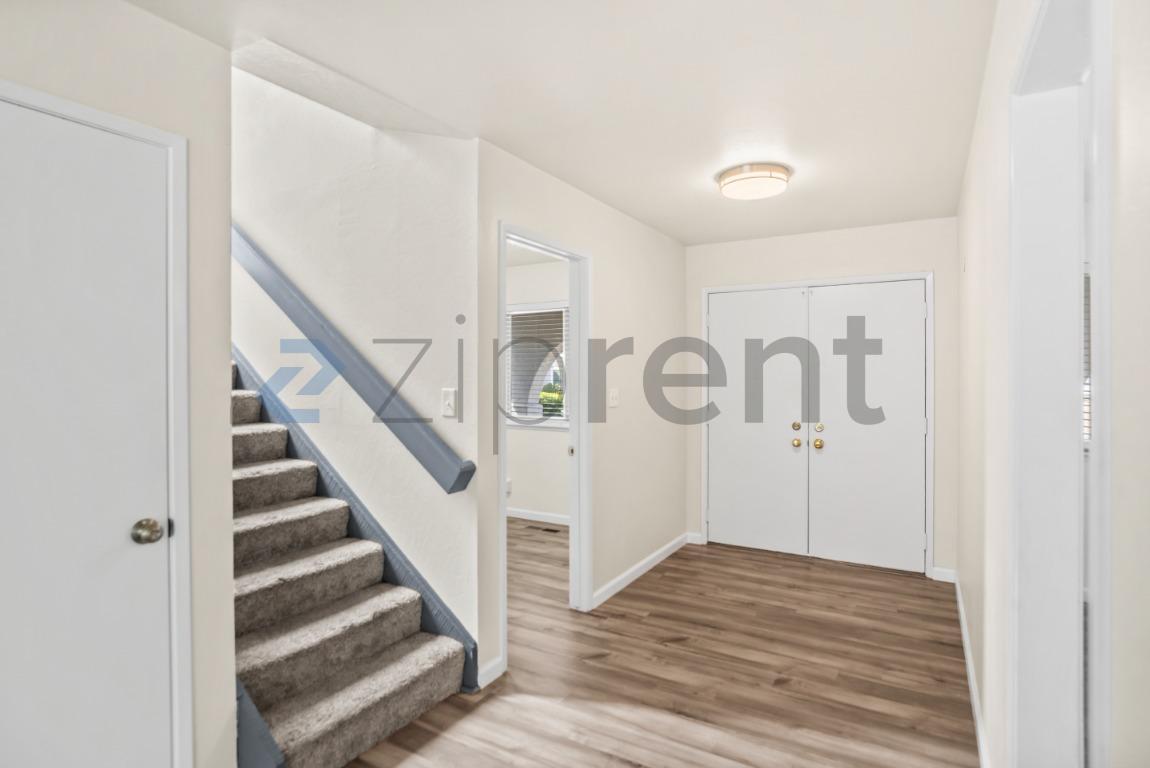 Building Photo - Unit