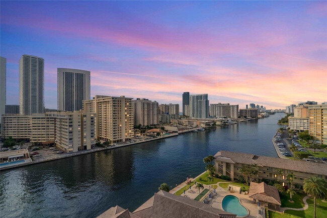 Building Photo - 2602 E Hallandale Beach Blvd