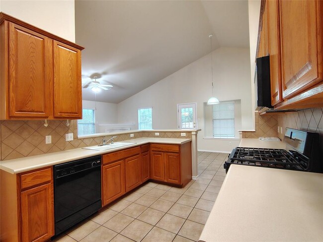 Building Photo - 3109 Lynnbrook Dr