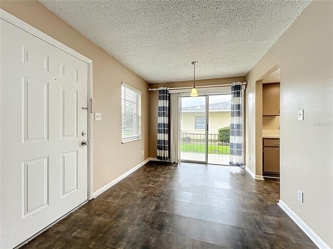 Building Photo - 4223 Parkside Dr