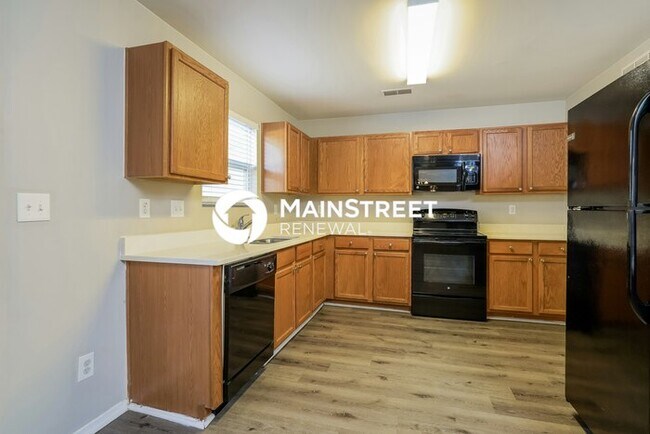 Building Photo - 4 Bedroom Pet-Friendly Home in Kernersville, NC with Main Street Renewal