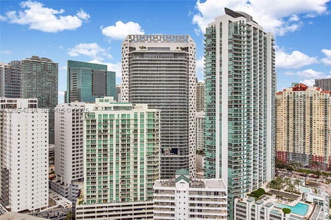 Building Photo - 1300 Brickell Bay Dr