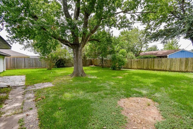 Building Photo - 5019 Stillbrooke Dr