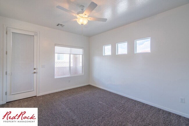 Building Photo - 3 Bedroom, 2.5 Bathroom Townhome in Ivins City