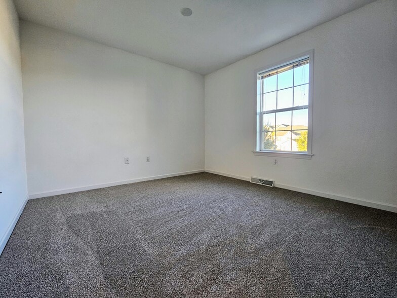 Building Photo - 701 Brentwood Dr