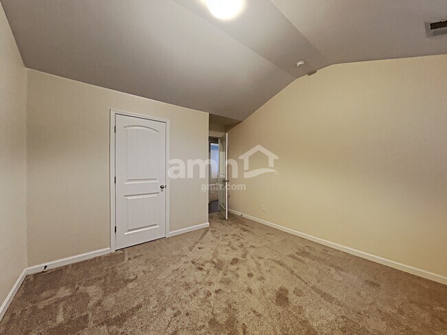 Building Photo - 214 Hidden Creek Pt