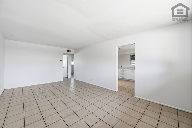Building Photo - 4711