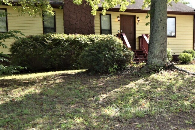 Building Photo - 5 Abelia Ct