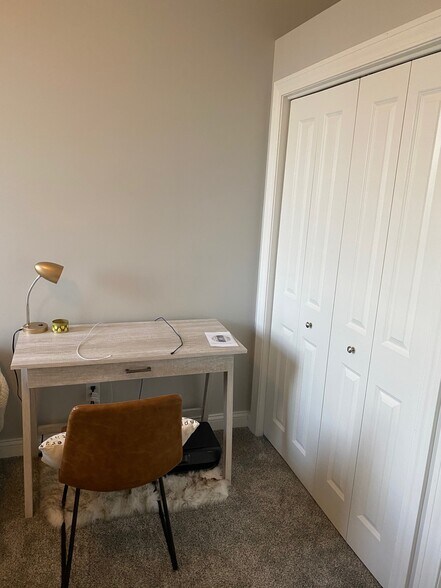 Building Photo - 512 Brady St