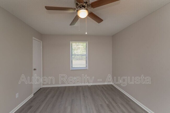 Building Photo - 1546 Hamilton Dr