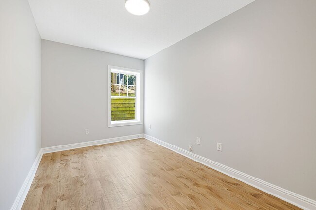 Building Photo - Newly Renovated 3-Bedroom Home with Modern...