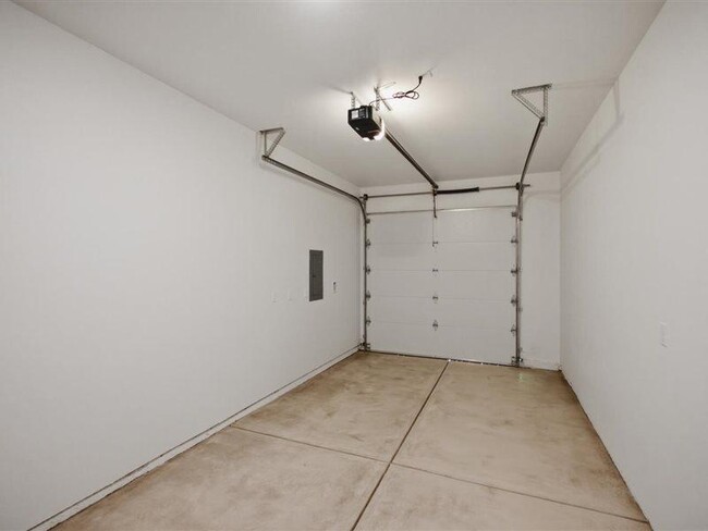 Building Photo - 1396 Overlook Ave NW