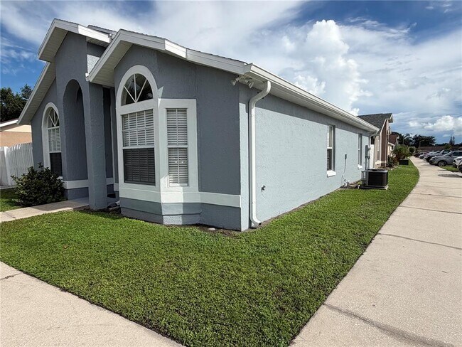 Building Photo - 2418 Harbor Town Dr