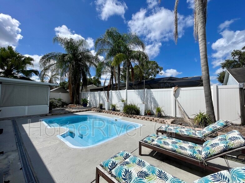 Building Photo - 10110 Cedar Dune Dr