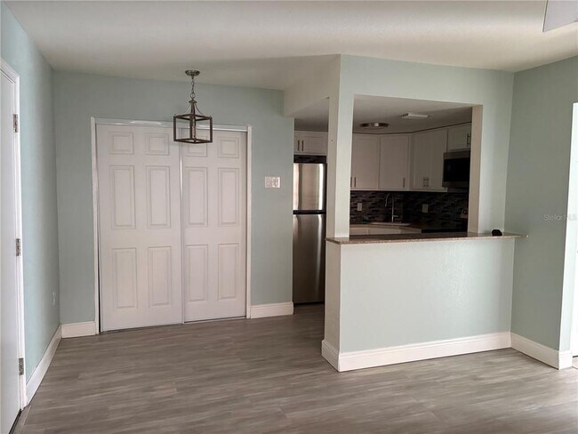 Building Photo - 3845 S Lake Dr