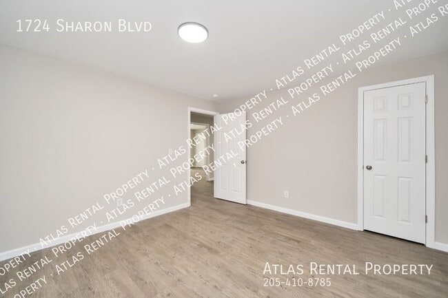 Building Photo - 1724 Sharon Blvd