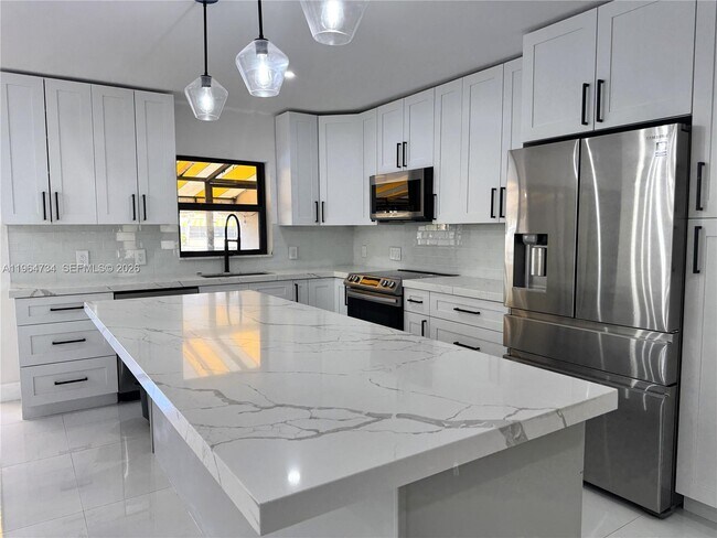 Building Photo - 15896 Kilmarnock Dr