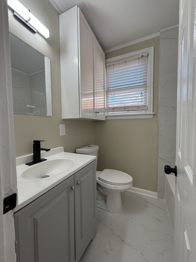 Building Photo - 15 Bradley Dr