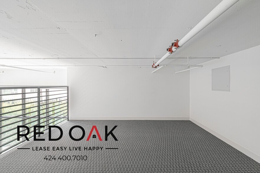 Building Photo - 1860 N Western Ave