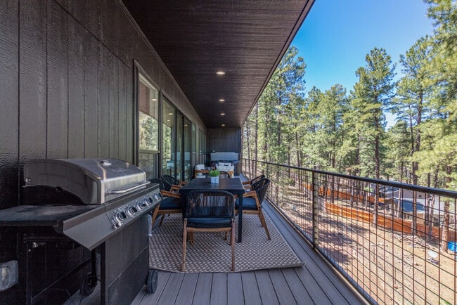 Building Photo - 1280 W Shullenbarger Dr