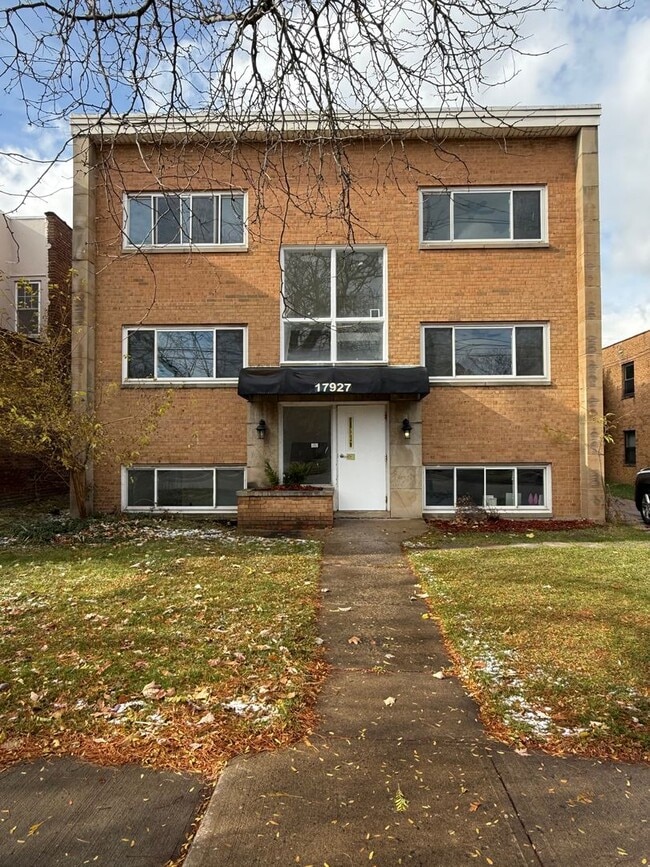 Building Photo - 17927 Lakeshore Boulevard