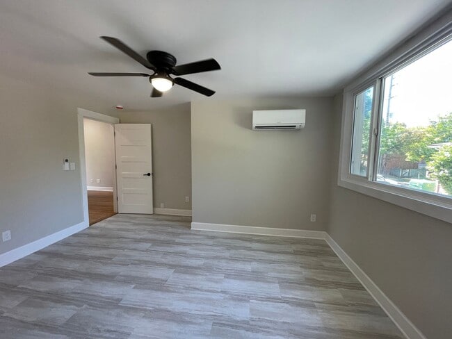Building Photo - Beautiful Newly Remodeled Unit in Buckman with Washer/Dryer, A/C