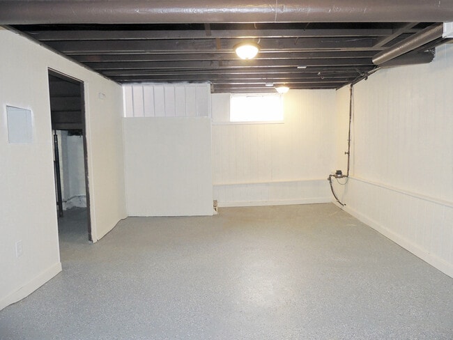 Building Photo - Impressively Renovated 4 Bedroom Cleveland Heights, Ohio Colonial for Rent!