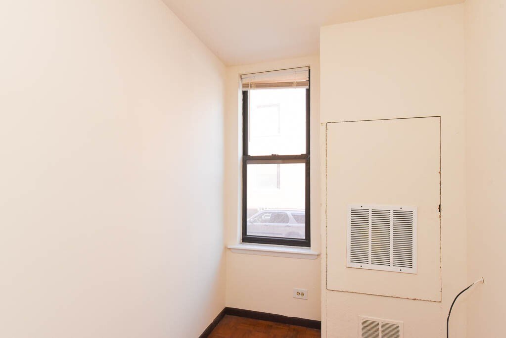 Building Photo - 3149 W Medill Ave
