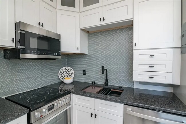 Building Photo - 140 Chestnut St