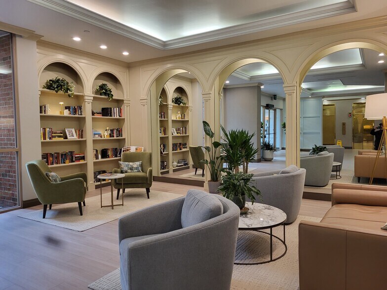 Building lobby - 4808 Moorland Ln