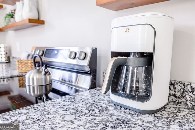 Building Photo - 111 E Screven St