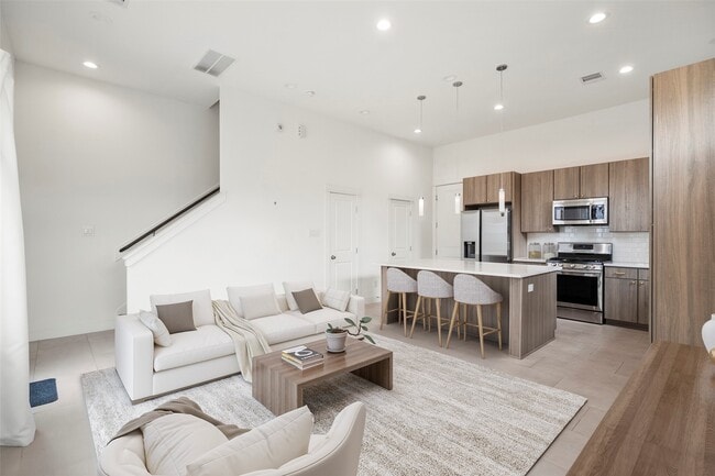 Building Photo - 594 Janisch Rd