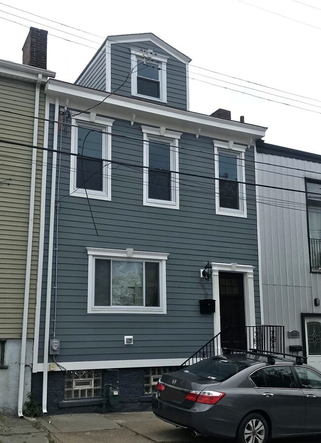 Building Photo - 3 BR, 1 Bath Townhouse - Lawrenceville - TOTALLY UPDATED!
