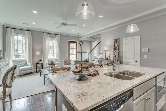 Building Photo - Luxury 3BR/3.5BA Townhome w/ 2-Car Garage in Gated Community