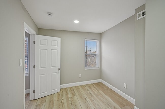 Building Photo - 2229 N Hancock St